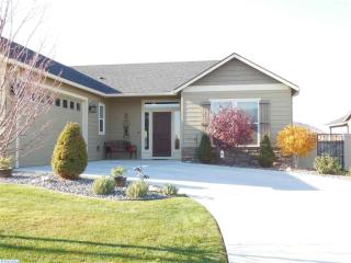 1912 Harrison St, Kennewick, WA 99338-7584