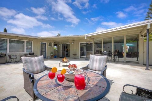 1111 Oak Dr, Vista CA  92084-4659 exterior