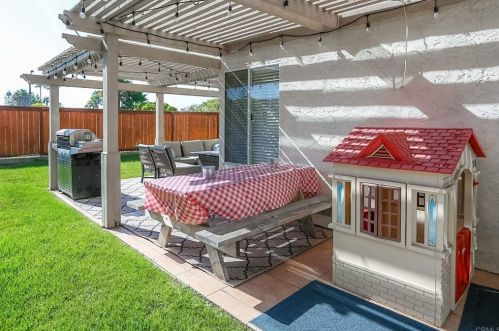 1894 Timber Trl, Vista CA 92081-7326 exterior