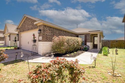 1525 Treeta Trl, Uhland, TX 78640