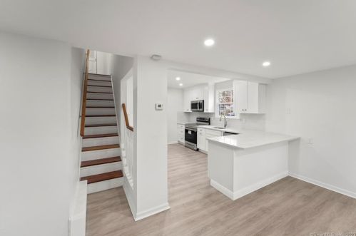 27 Hawthorne Dr, Norwalk CT  06851-4113 exterior