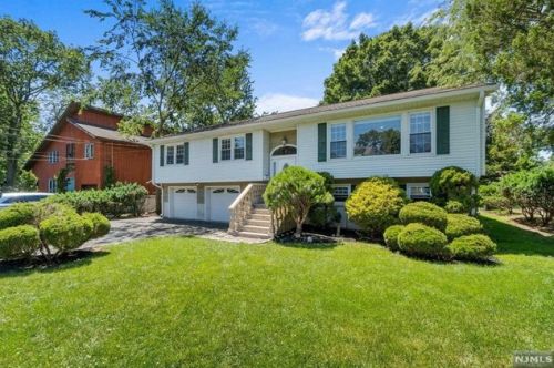 267 Golden Gate Ave, Oradell, NJ 07649-2219