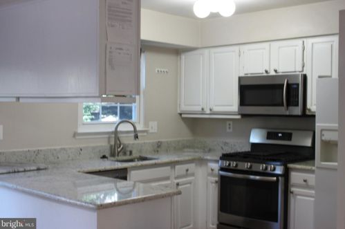 7309 Rhondda Dr, Lorton, VA 22079-1545