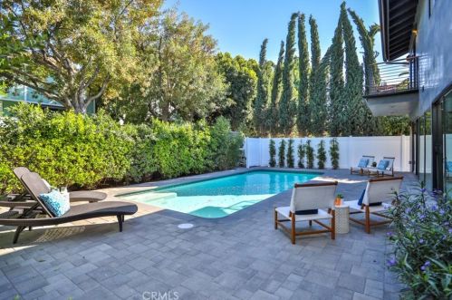 5810 Mammoth Ave, Van Nuys CA  91401-4419 exterior
