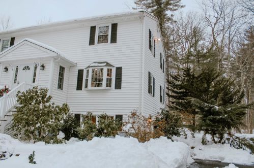 37 Warner Hill Rd, Derry, NH 03038-7037