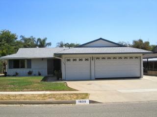 1835 Iris Way, Escondido, CA 92027-1547