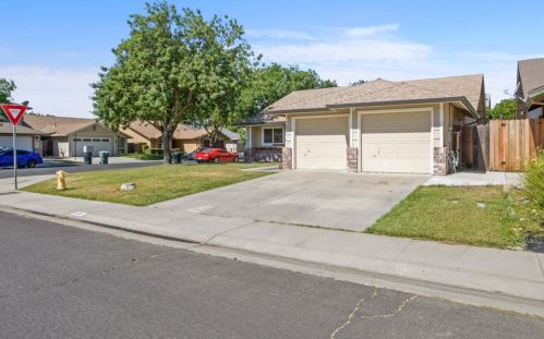 1001 Bobcat Ct, Modesto, CA 95358-6710