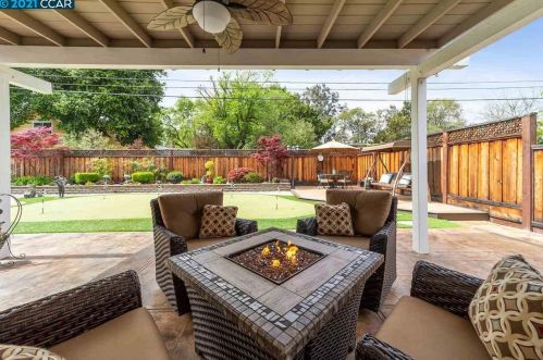 907 Hastings Dr, Concord CA  94518-3821 exterior