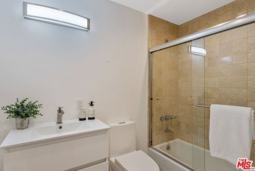 4951 Cedros Ave, Van Nuys CA  91403-1637 exterior