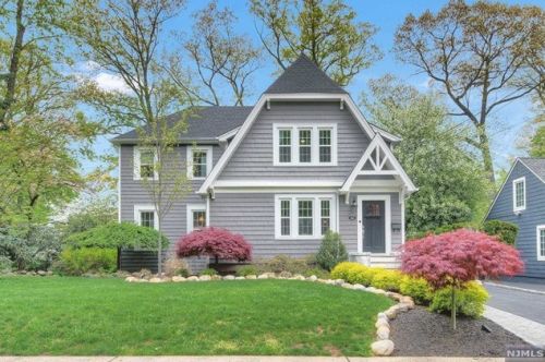 341 Fairmount Rd, Ridgewood, NJ 07450-1424