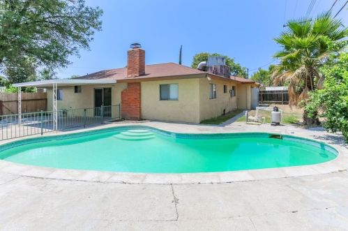 3361 Norfolk Dr, Riverside CA  92503-5146 exterior