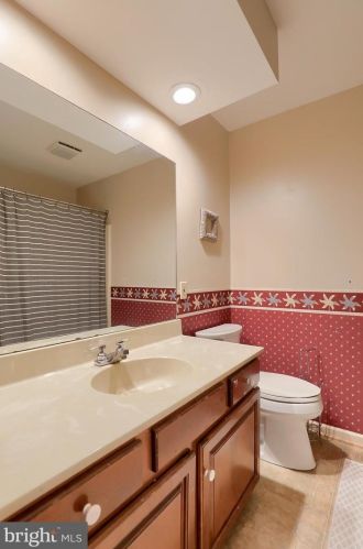 1551 Dunmore Dr, Lancaster PA  17602-1247 exterior