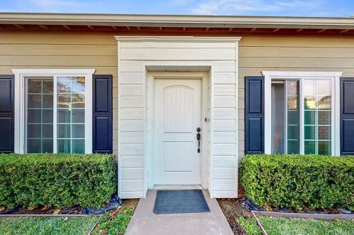 530 West St, Anaheim CA  92801-4707 exterior