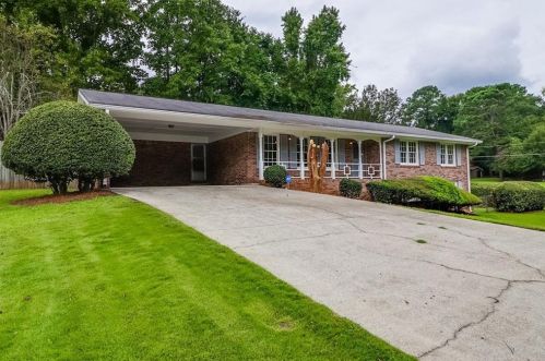 1663 Rhonda Ln, Stone Mountain, GA 30087-3217