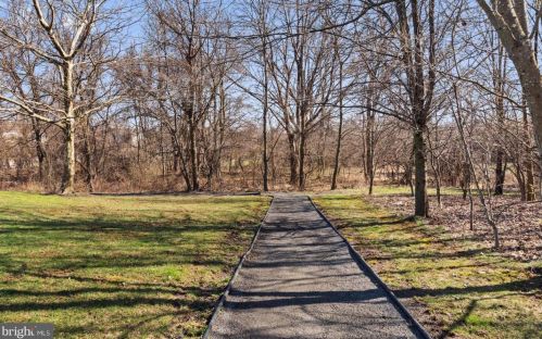 64 Kyle Way, Trenton NJ 08628-2521 exterior