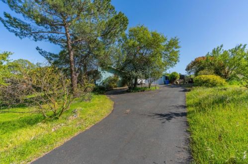 5850 Thornicroft Dr, Valley Springs, CA 95252-8739