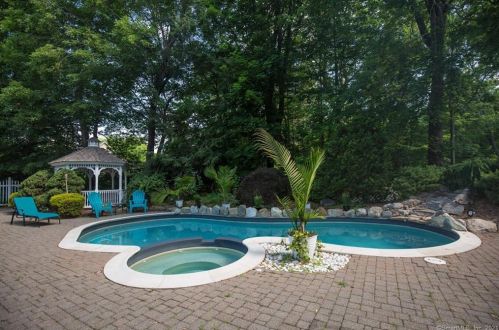 16 Stearns St, Killingly CT  06239-2922 exterior