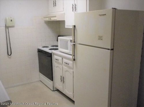 52 Edinburgh Ln, Lakehurst, NJ 08759-5558