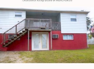 105 Early St, Montgomery, WV 25136-2309