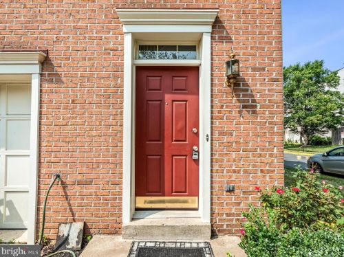 2467 Clover Field Cir, Herndon, VA 20171-4313
