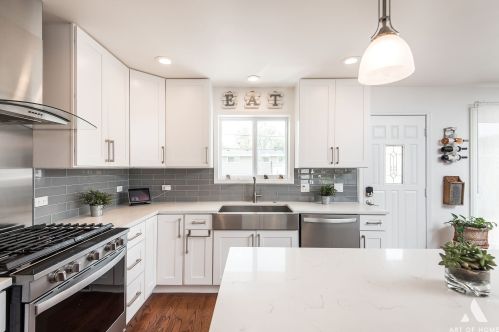 7927 Arcadia St, Morton Grove, IL 60053-1616