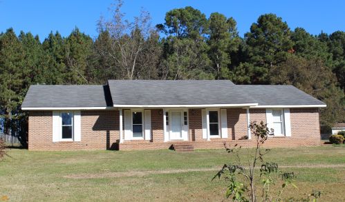 106 Shamrock Dr, Lagrange, GA 30241-1526