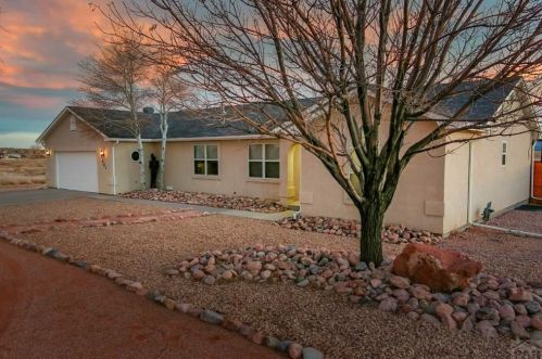 381 Conquistador Ave, Pueblo, CO 81007-3617