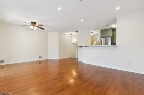 915 Hawley Ct, Parsippany, NJ 07834-3438