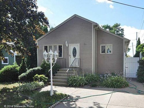 126 Edgeworth Ave, Providence, RI 02904-1447