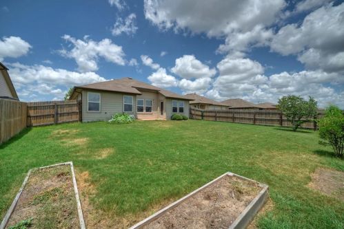 437 Voyager Cv, Uhland TX  78640-6418 exterior