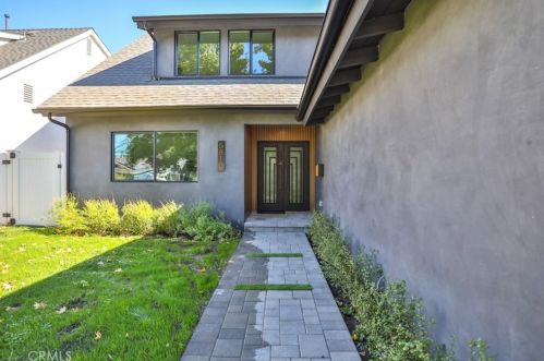 5810 Mammoth Ave, Van Nuys CA  91401-4419 exterior