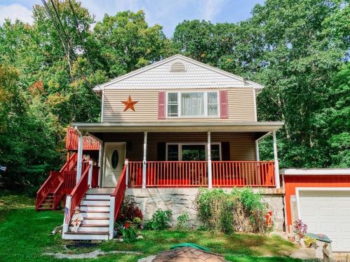 57 Beech St, Huntington, CT 06484-2904