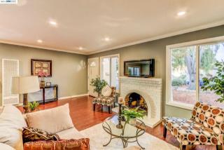33181 Lake Lanier Pl, Fremont, CA 94555-1225