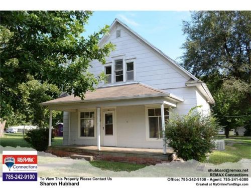 226 1st Ave, Garnett, KS 66032-1111