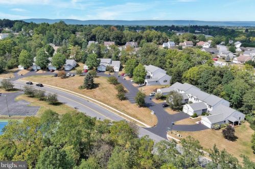1059 Pond Ridge Dr, Harrisburg, PA 17111-4688