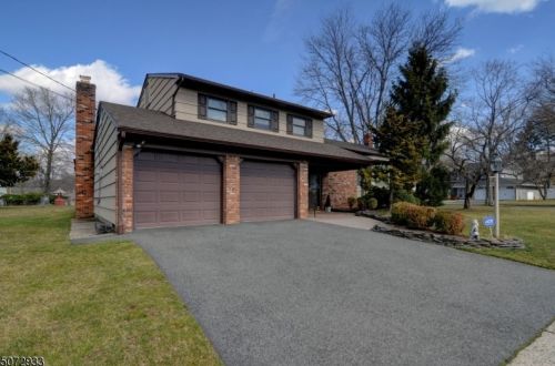 2 Cayuga Ct, Springfield, NJ 07081-2705