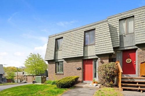 69 Trolley Crossing Ln, Middletown, CT 06457-5844