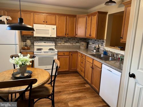 103 Sutherland Rd, Lancaster PA  17603-9020 exterior