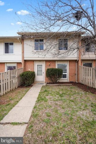 1105 Whitewater Pl, Herndon, VA 20170-4100