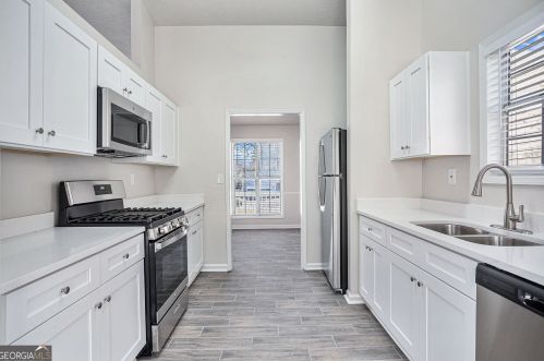 5858 Mistyview Dr, Rex GA 30273-1153 exterior