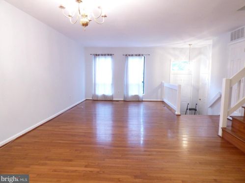 6634 Westbury Oaks Ct, Springfield VA  22152-2518 exterior