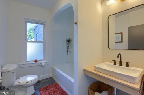 429 Pine St, Lancaster PA  17603-3355 exterior