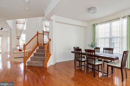 13843 Barrymore Ct, Gainesville, VA 20155-5950