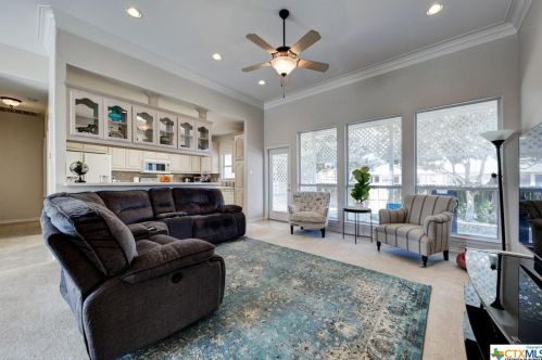 115 Parkridge Cir, Seguin TX 78155-7157 exterior