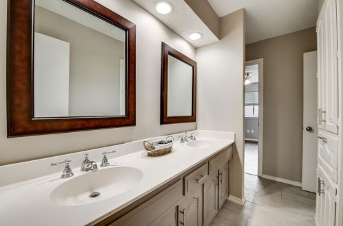 4044 Windy Crst Cir, Carrollton TX 75007 exterior