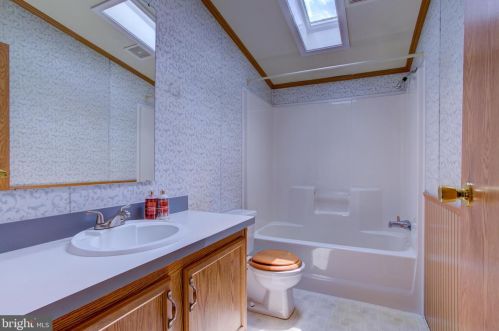 208 Bent Pine Ct, Lancaster PA  17603-2180 exterior