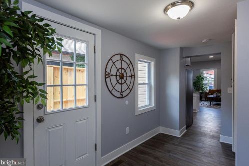 328 Walnut St, Lancaster PA  17602-2404 exterior