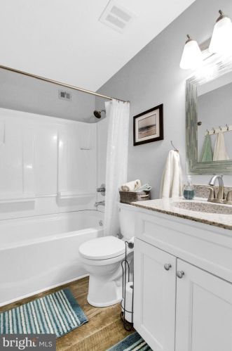 13 Valleybrook Dr, Lancaster PA  17601-4619 exterior