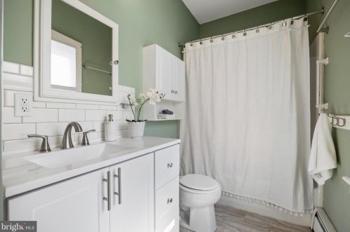 244 Hopkins Ave, Haddonfield NJ  08033-1409 exterior