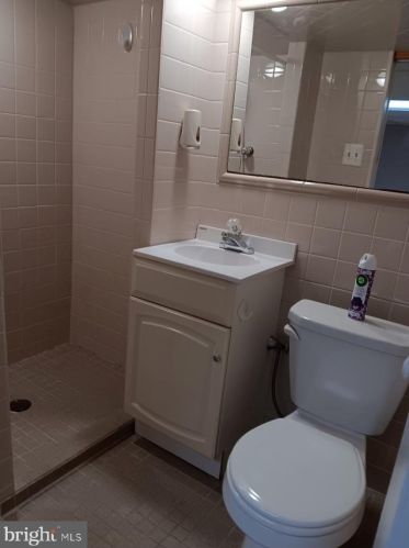 2550 11th St, Philadelphia, PA 19133-1412